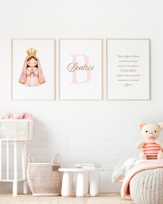Kit 3 Quadros Decorativos Infantil Rosa Nossa Senhora + Oração Santo Anjo Personalizado Nome e Inicial